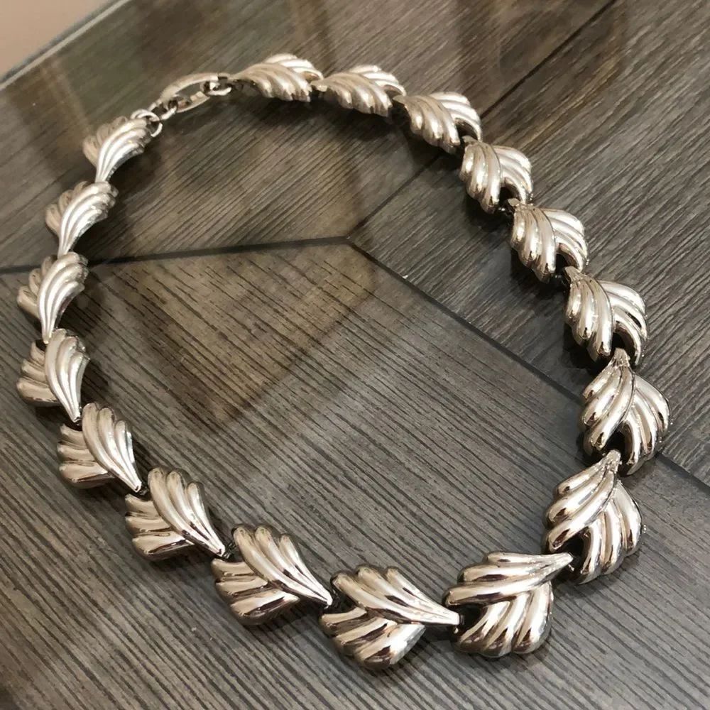 Vintage Silvertone Statement Necklace Leave or Shell Shapes